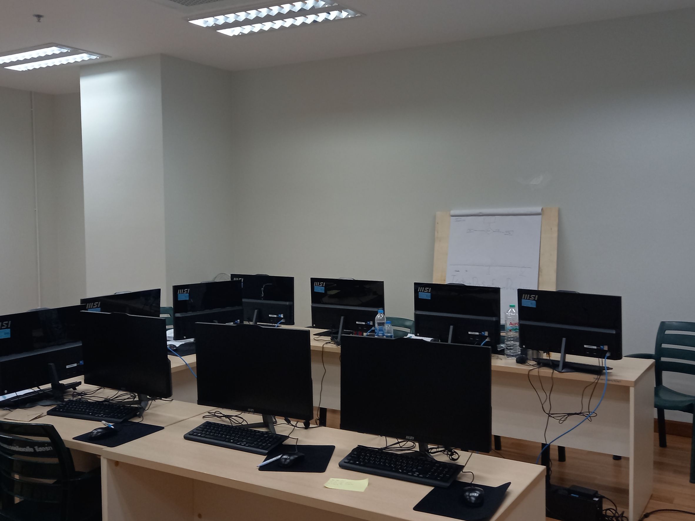 ติดตั้งคอมพิวเตอร์ All in One พร้อม UPS โรงพยาบาลวชิระภูเก็ต