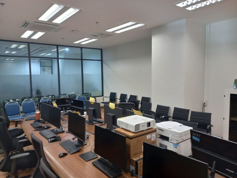 ติดตั้งคอมพิวเตอร์ All in One พร้อม UPS โรงพยาบาลวชิระภูเก็ต ภาพที่ 2